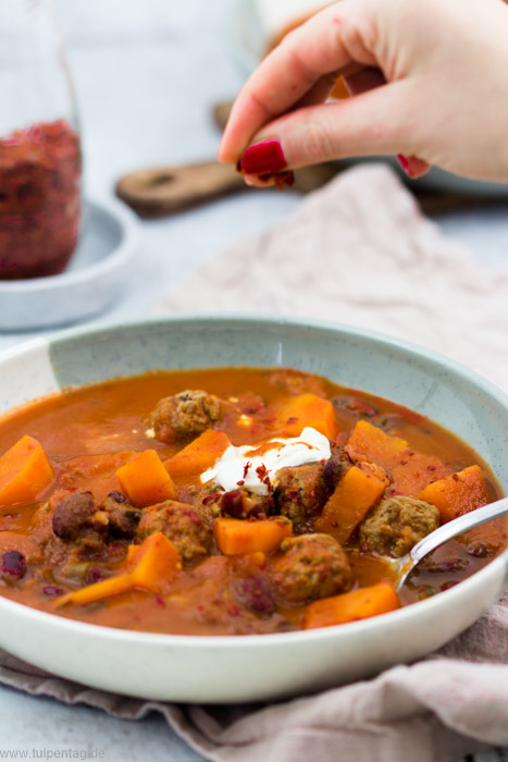 Eintopf mit Hackfleisch, Süßkartoffeln, Bohnen und passierten Tomaten. #schnell #einfach #feierabendküche #rezept #herbst