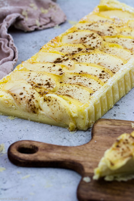 Apfeltarte. Blätterteig Tarte mit Äpfeln, Marzipan und Schmand #rezept #tarte #winter #schnell #einfach #blätterteig #süßes #kuchen