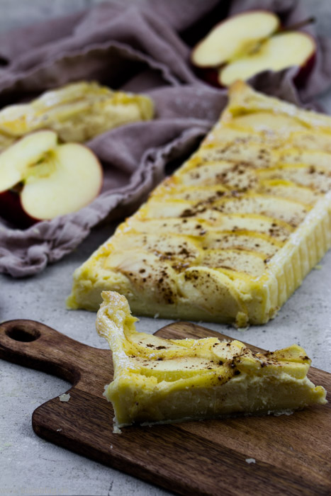 Apfeltarte. Blätterteig Tarte mit Äpfeln, Marzipan und Schmand #rezept #tarte #winter #schnell #einfach #blätterteig #süßes #kuchen