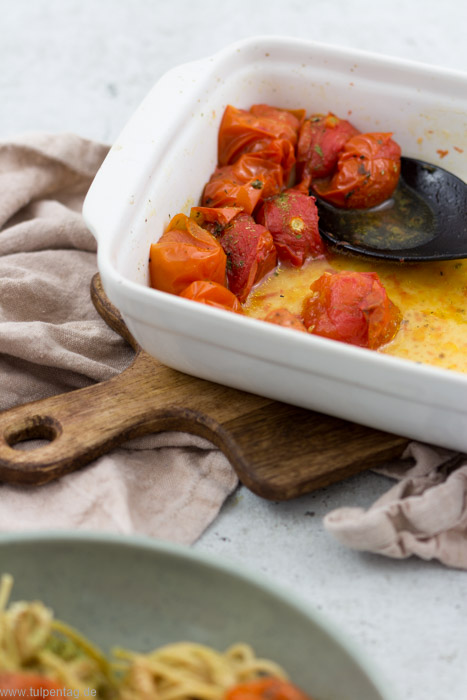 Vollkorn-Spaghetti mit geschmorten Tomaten und Walnüssen #vegetarisch #schnell #einfach #pasta #rezept