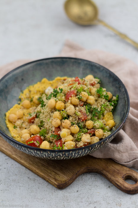 Hummus-Bowl mit Tabouleh #rezept #vegan #kichererbsen #hummus #vegetarisch #couscous #bowl #schnell #einfach #mealprep