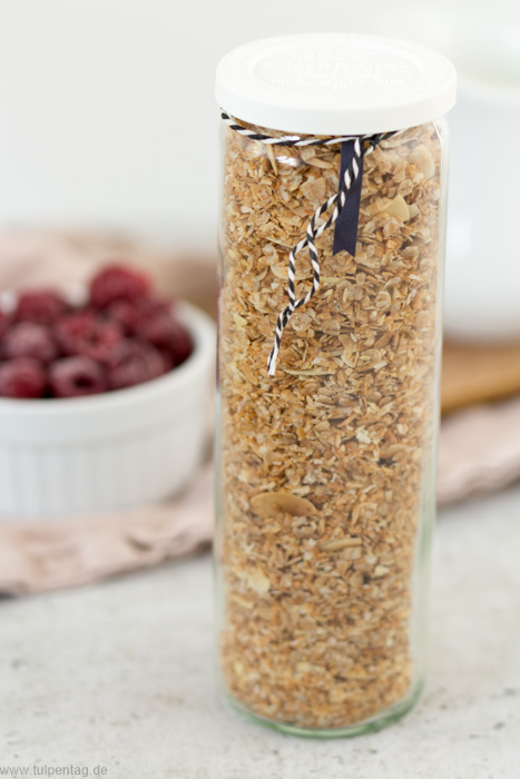 Granola mit Mandeln und Kokos - Tulpentag. Schnelle Rezepte.
