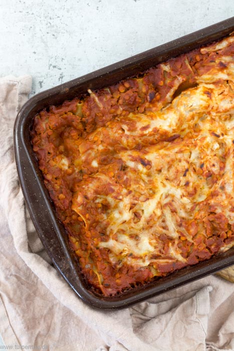 Vegetarische Rote-Linsen-Lasagne. Lasagne mit roten Linsen. #rezept #vegetarisch #ofengericht #einfach #lasagne 