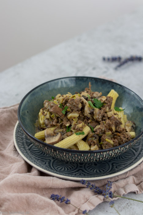 Hackfleisch-Pilz-Pfanne mit Nudeln - Schnelle vegetarische Rezepte.