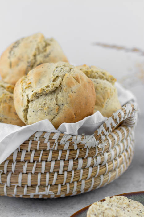 Brötchen selber backen. Schnelles und einfaches Rezept für Brötchen mit Mohn ohne Gehzeit. Eignen sich zum Einfrieren.