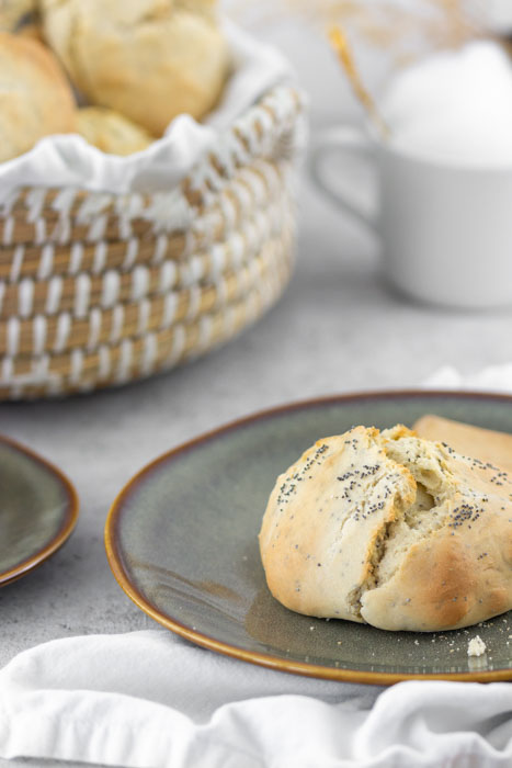 Brötchen selber backen. Schnelles und einfaches Rezept für Brötchen mit Mohn ohne Gehzeit. Eignen sich zum Einfrieren.