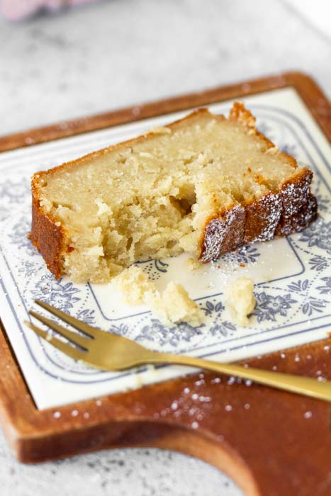 Einfacher Rührkuchen mit Apfelmus und Hefe