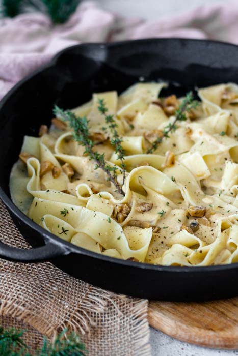 Schnelle-vegetarische-Pasta-mit-Maronensauce