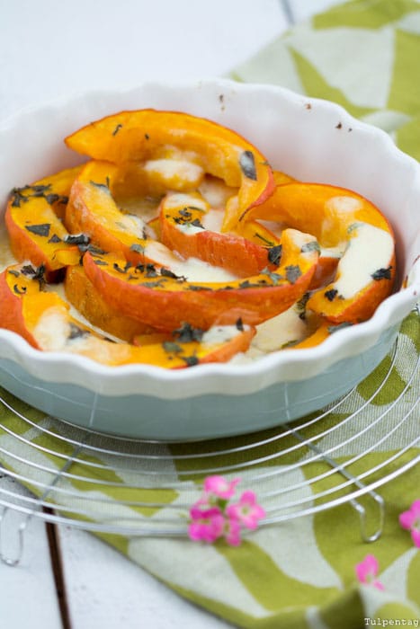 Ofenkürbis mit Mozzarella und Minze vegetarisch Rezept