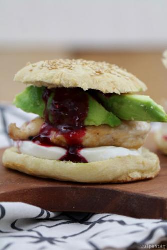 Avocado-Hähnchen-Burger