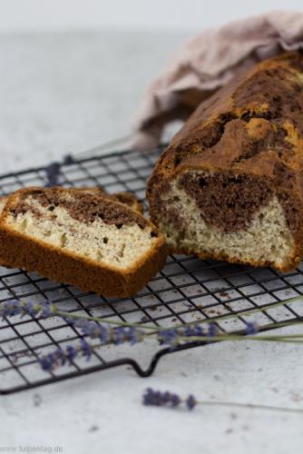Marmor-Bananenbrot mit Mohn