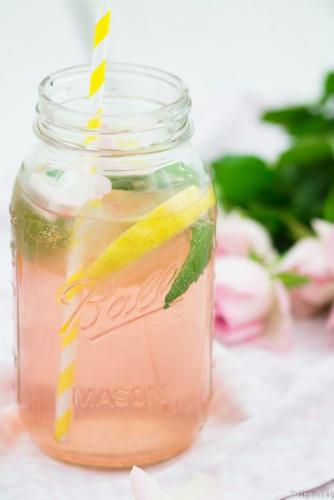 Erdbeer-Rosen-Sirup/Limonade