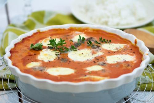 Frikadellen in Kokos-Tomatensauce mit Mozzarella