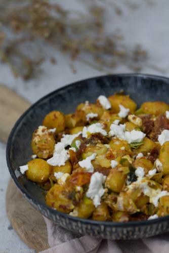 Gnocchi mit getrockneten Tomaten und Feta