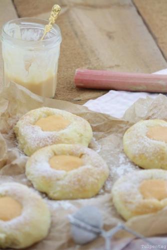 Hefeküchlein mit Rhabarbercurd