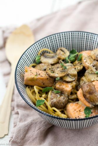 Spaghetti mit Lachs, Pilzen und Sahne