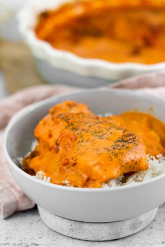 Lachs aus dem Ofen mit Tomaten-Sahne-Sauce