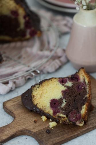 Marmorkuchen mit Kirschen