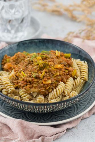 Nudeln mit Linsensauce und Lauch