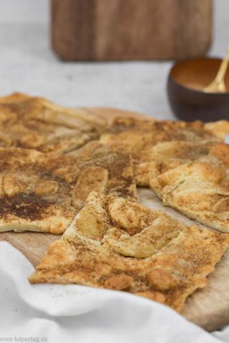 Ofenpfannkuchen mit Apfel und Zimt
