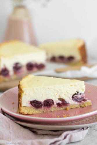 Käsekuchen mit Kirschen