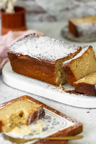 Rührkuchen mit Apfelmus und Hefe