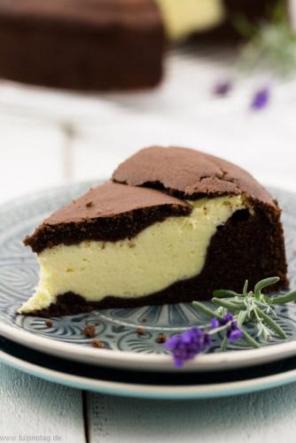 Schokoladenkuchen mit Käsekuchen-Füllung