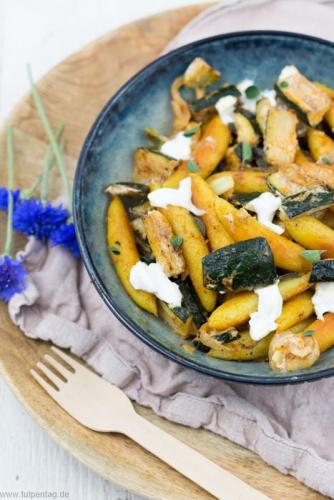 Schupfnudeln mit Zucchini und Ziegenfrischkäse