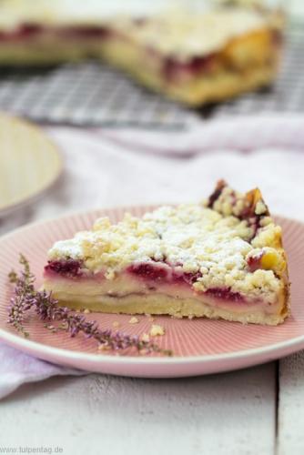  Streuselkuchen mit Pudding und Himbeeren