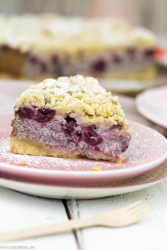 Streuselkuchen mit Quark, Mohn und Kirschen