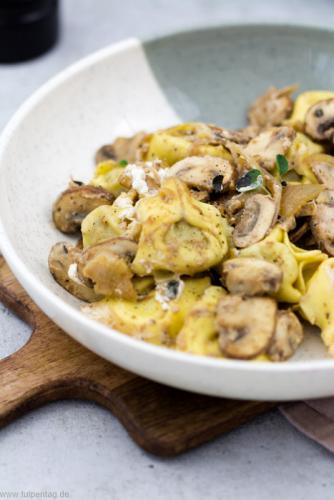 Tortellini mit Champignons und Ziegenkäse