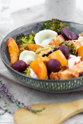 Herbstliches Ofengemüse mit Hähnchen