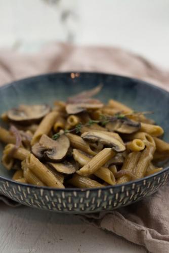 One-Pot-Pasta mit Pilzen und Bergkäse